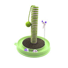 Rascador con playset para gatos de la marca Mundotito, con rascador de cartón y accesorios de juego coloridos.